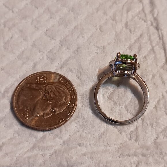 Green Peridot CZ Halo Silver Fashion Ring Size 7 NWOT - Picture 7 of 14